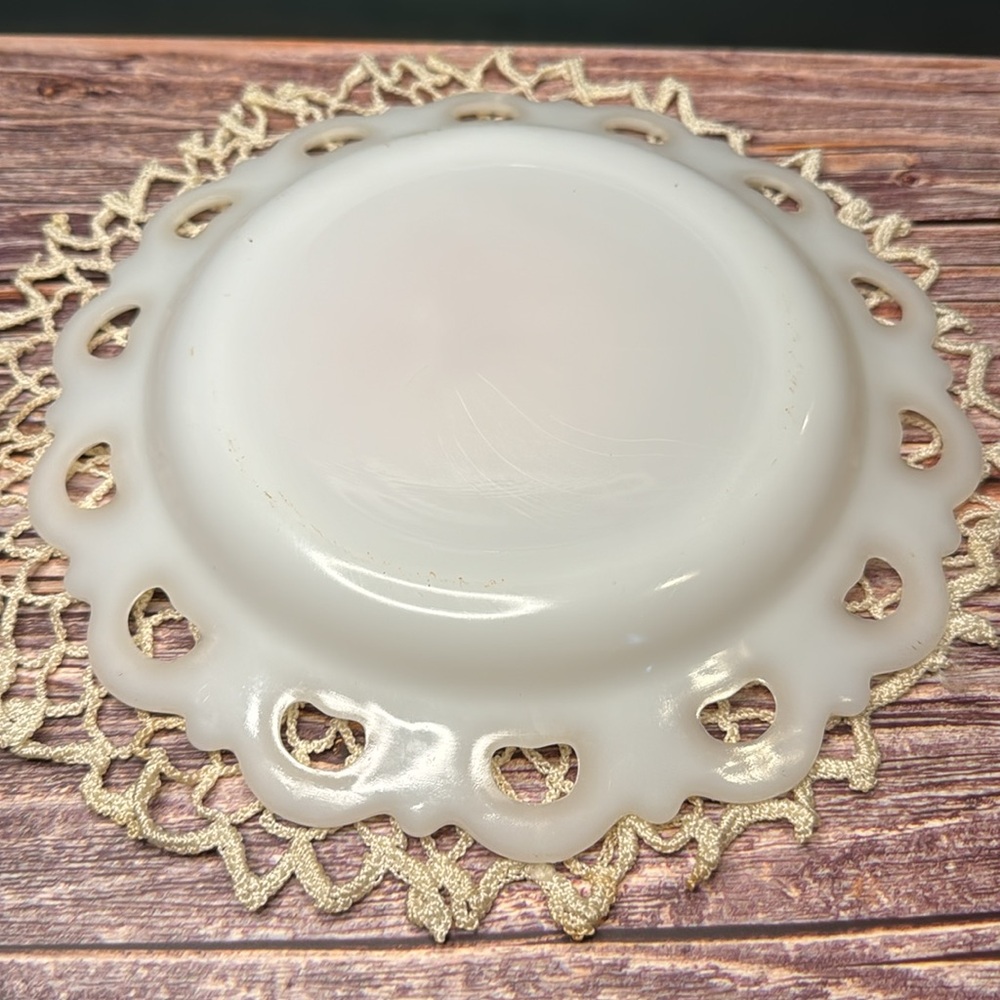 Lot of Milkglass- Anchor Hocking, Fenton, Imperial Glass - Picture 6 of 6